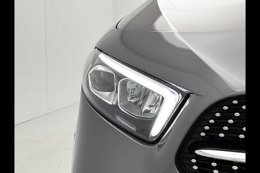 Mercedes-Benz A-Klasse 180 AMG Line | Achteruitrijcamera | Sfeerverlichting | Panoramadak | Navigatie | Stoelverwarming | 24 maanden certified garantie