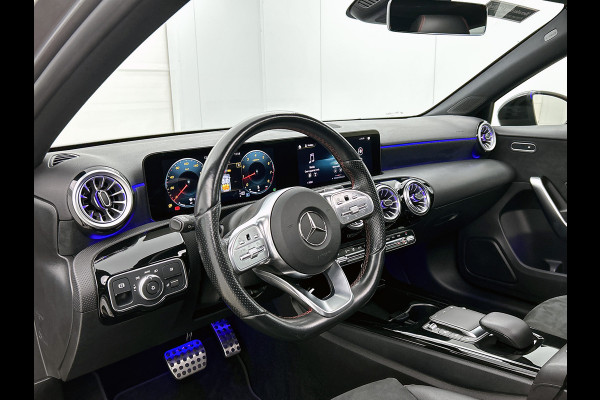 Mercedes-Benz A-Klasse 180 AMG Line | Achteruitrijcamera | Sfeerverlichting | Panoramadak | Navigatie | Stoelverwarming | 24 maanden certified garantie
