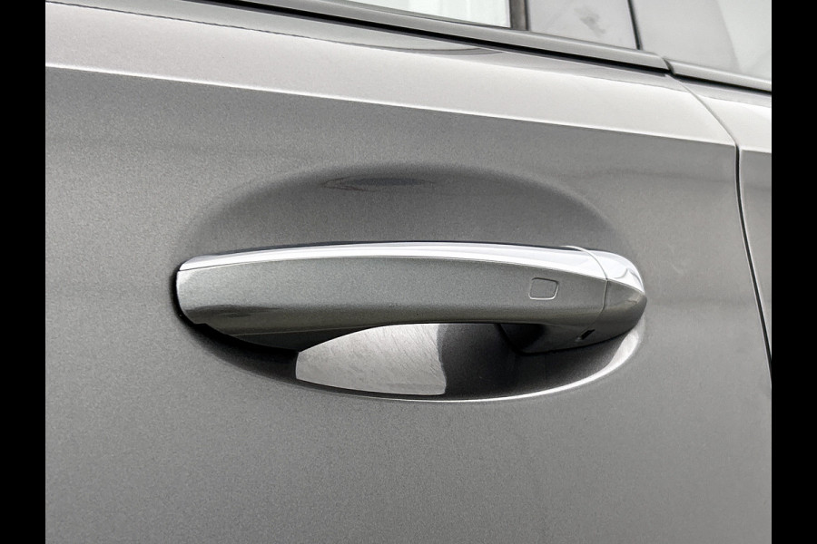 Mercedes-Benz A-Klasse 180 AMG Line | Achteruitrijcamera | Sfeerverlichting | Panoramadak | Navigatie | Stoelverwarming | 24 maanden certified garantie