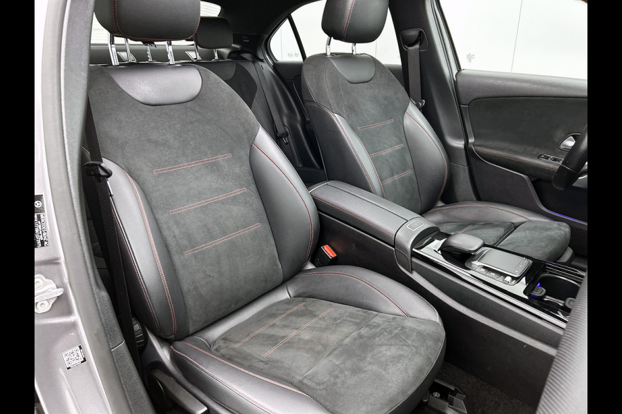 Mercedes-Benz A-Klasse 180 AMG Line | Achteruitrijcamera | Sfeerverlichting | Panoramadak | Navigatie | Stoelverwarming | 24 maanden certified garantie
