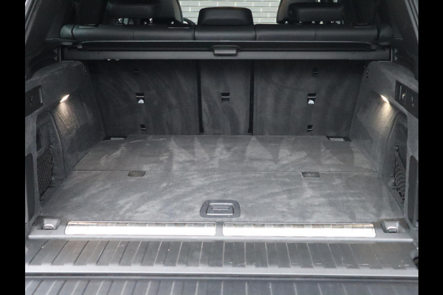 BMW X5 xDrive50e High Executive M Sport Pakket Automaat / Live Cockpit Plus / Panoramadak / Trekhaak / Luchtvering / Harman Kardon / Comfortstoelen / Warmtecomfortpakket / Sfeerverlichting / Active Protection / Shadow Line / 21 Inch