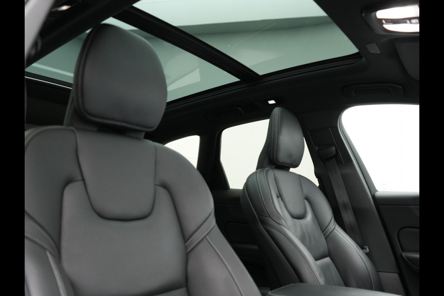 Volvo XC60 T6 AWD R-Design Plug In Hybrid 350pk LONG RANGE Dealer O.H. PHEV | Luchtvering | Trekhaak Af Fabriek | Panodak | Head Up | Adaptive Cruise | 360 Camera | Lederen Sportstoelen Massage & Ventilatie & Memory | Google Assistent | Apple Carplay | 21"L.M |