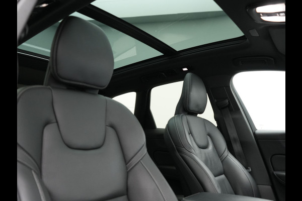 Volvo XC60 T6 AWD R-Design Plug In Hybrid 350pk LONG RANGE Dealer O.H. PHEV | Luchtvering | Trekhaak Af Fabriek | Panodak | Head Up | Adaptive Cruise | 360 Camera | Lederen Sportstoelen Massage & Ventilatie & Memory | Google Assistent | Apple Carplay | 21"L.M |