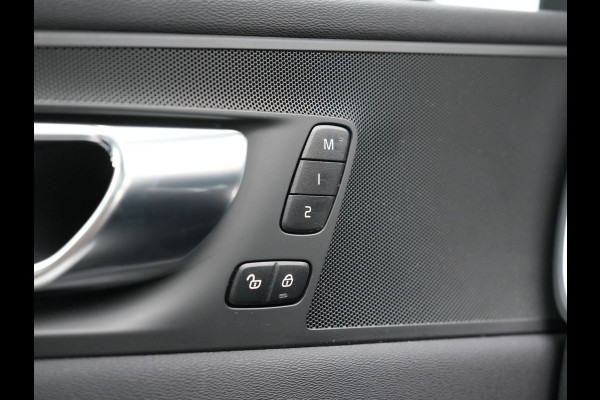 Volvo XC60 T6 AWD R-Design Plug In Hybrid 350pk LONG RANGE Dealer O.H. PHEV | Luchtvering | Trekhaak Af Fabriek | Panodak | Head Up | Adaptive Cruise | 360 Camera | Lederen Sportstoelen Massage & Ventilatie & Memory | Google Assistent | Apple Carplay | 21"L.M |