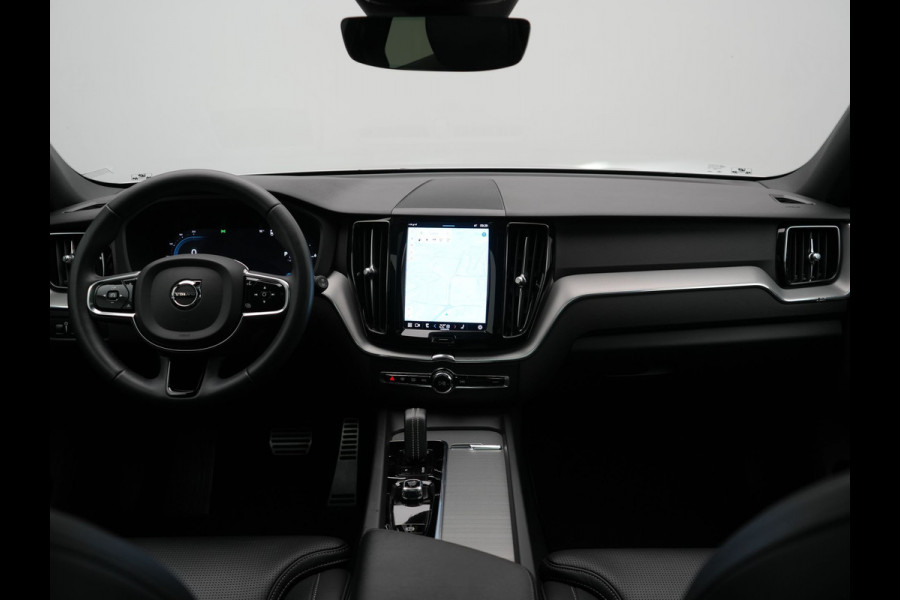 Volvo XC60 T6 AWD R-Design Plug In Hybrid 350pk LONG RANGE Dealer O.H. PHEV | Luchtvering | Trekhaak Af Fabriek | Panodak | Head Up | Adaptive Cruise | 360 Camera | Lederen Sportstoelen Massage & Ventilatie & Memory | Google Assistent | Apple Carplay | 21"L.M |