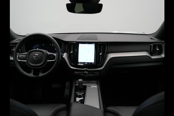 Volvo XC60 T6 AWD R-Design Plug In Hybrid 350pk LONG RANGE Dealer O.H. PHEV | Luchtvering | Trekhaak Af Fabriek | Panodak | Head Up | Adaptive Cruise | 360 Camera | Lederen Sportstoelen Massage & Ventilatie & Memory | Google Assistent | Apple Carplay | 21"L.M |