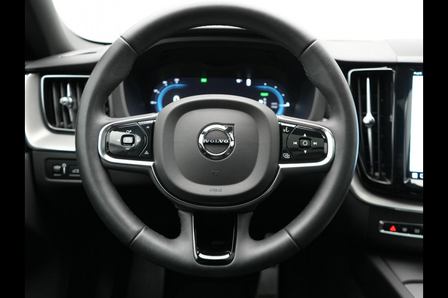 Volvo XC60 T6 AWD R-Design Plug In Hybrid 350pk LONG RANGE Dealer O.H. PHEV | Luchtvering | Trekhaak Af Fabriek | Panodak | Head Up | Adaptive Cruise | 360 Camera | Lederen Sportstoelen Massage & Ventilatie & Memory | Google Assistent | Apple Carplay | 21"L.M |