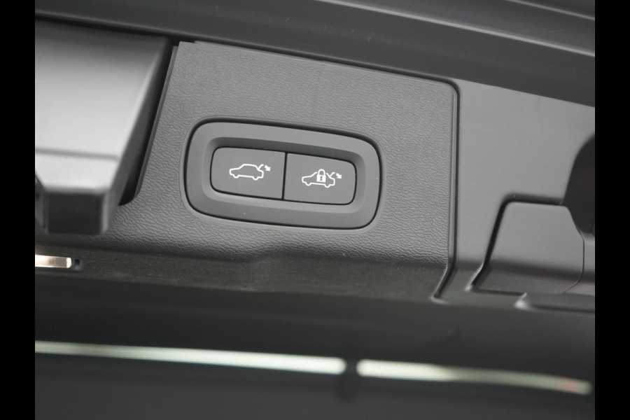 Volvo XC60 T6 AWD R-Design Plug In Hybrid 350pk LONG RANGE Dealer O.H. PHEV | Luchtvering | Trekhaak Af Fabriek | Panodak | Head Up | Adaptive Cruise | 360 Camera | Lederen Sportstoelen Massage & Ventilatie & Memory | Google Assistent | Apple Carplay | 21"L.M |