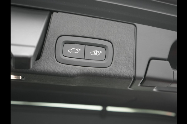 Volvo XC60 T6 AWD R-Design Plug In Hybrid 350pk LONG RANGE Dealer O.H. PHEV | Luchtvering | Trekhaak Af Fabriek | Panodak | Head Up | Adaptive Cruise | 360 Camera | Lederen Sportstoelen Massage & Ventilatie & Memory | Google Assistent | Apple Carplay | 21"L.M |