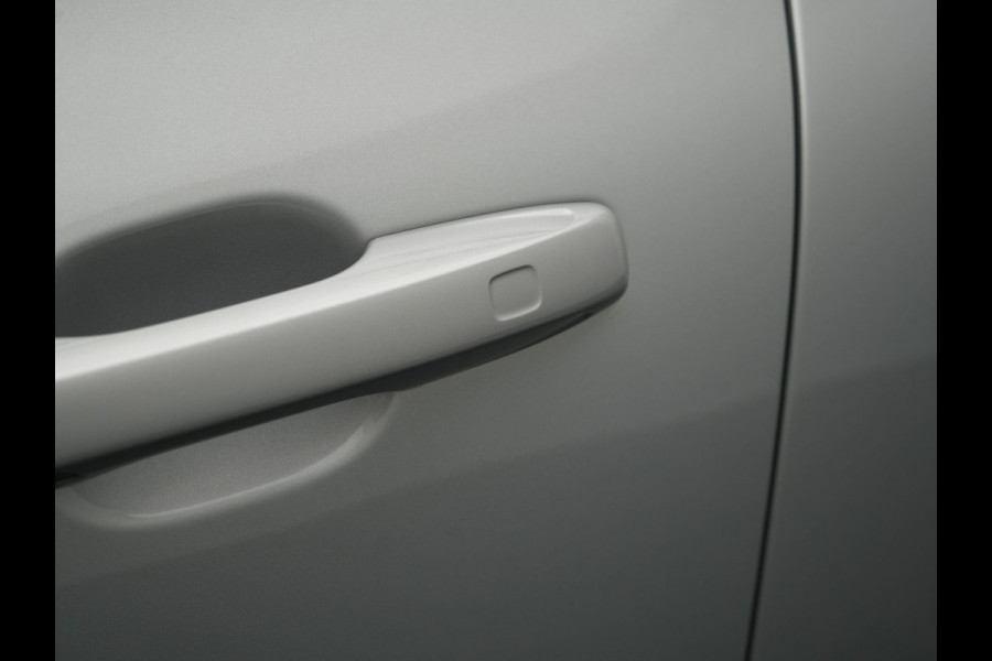 Volvo XC60 T6 AWD R-Design Plug In Hybrid 350pk LONG RANGE Dealer O.H. PHEV | Luchtvering | Trekhaak Af Fabriek | Panodak | Head Up | Adaptive Cruise | 360 Camera | Lederen Sportstoelen Massage & Ventilatie & Memory | Google Assistent | Apple Carplay | 21"L.M |