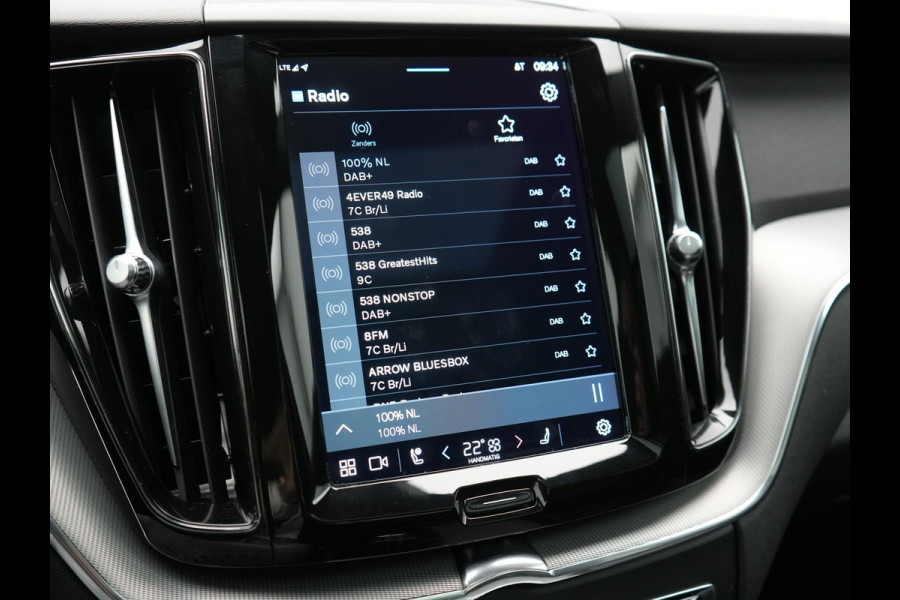 Volvo XC60 T6 AWD R-Design Plug In Hybrid 350pk LONG RANGE Dealer O.H. PHEV | Luchtvering | Trekhaak Af Fabriek | Panodak | Head Up | Adaptive Cruise | 360 Camera | Lederen Sportstoelen Massage & Ventilatie & Memory | Google Assistent | Apple Carplay | 21"L.M |