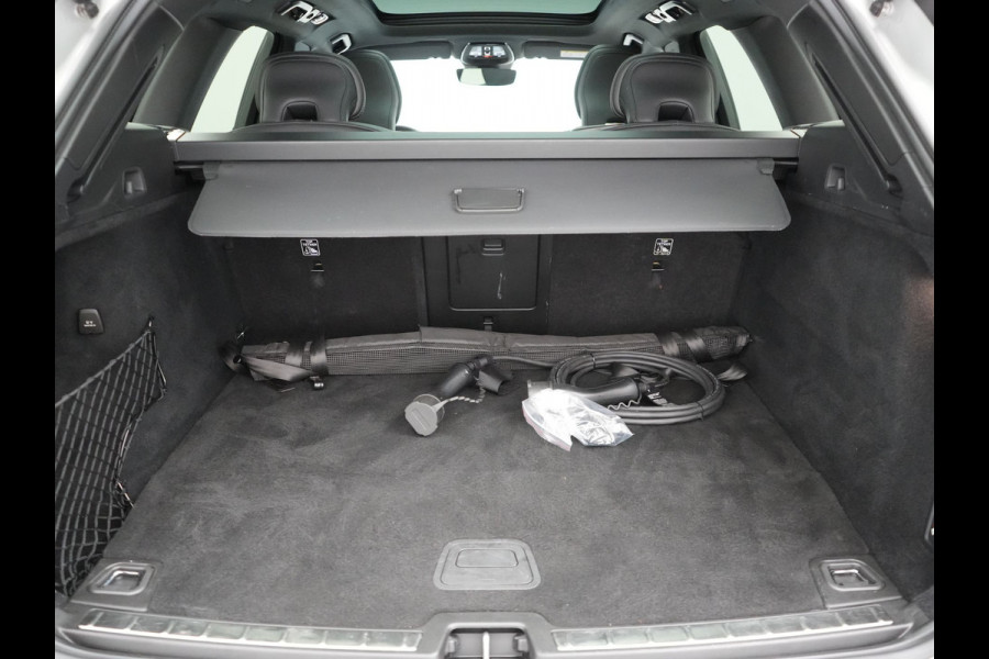 Volvo XC60 T6 AWD R-Design Plug In Hybrid 350pk LONG RANGE Dealer O.H. PHEV | Luchtvering | Trekhaak Af Fabriek | Panodak | Head Up | Adaptive Cruise | 360 Camera | Lederen Sportstoelen Massage & Ventilatie & Memory | Google Assistent | Apple Carplay | 21"L.M |