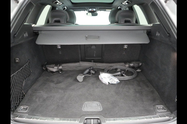 Volvo XC60 T6 AWD R-Design Plug In Hybrid 350pk LONG RANGE Dealer O.H. PHEV | Luchtvering | Trekhaak Af Fabriek | Panodak | Head Up | Adaptive Cruise | 360 Camera | Lederen Sportstoelen Massage & Ventilatie & Memory | Google Assistent | Apple Carplay | 21"L.M |