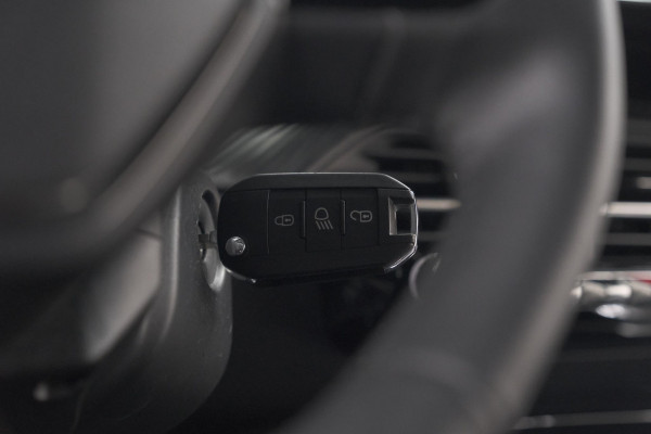 Peugeot 2008 PureTech 100 Allure | Camera | Navigatie | Parkeersensoren | Apple Carplay