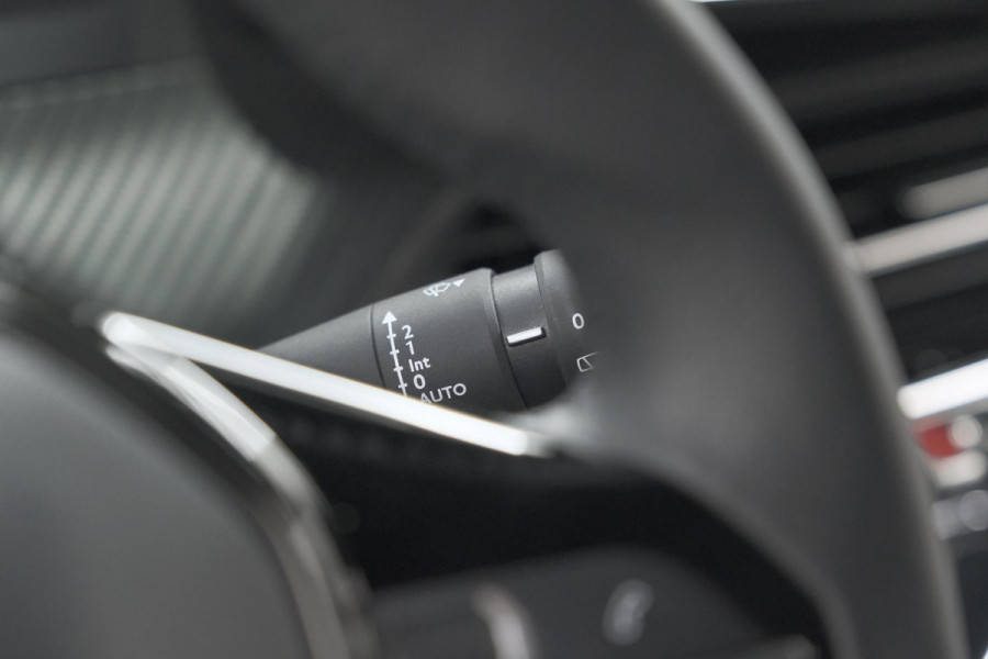 Peugeot 2008 PureTech 100 Allure | Camera | Navigatie | Parkeersensoren | Apple Carplay