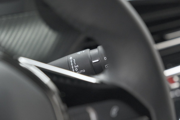 Peugeot 2008 PureTech 100 Allure | Camera | Navigatie | Parkeersensoren | Apple Carplay