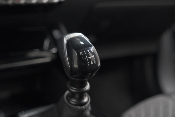 Peugeot 2008 PureTech 100 Allure | Camera | Navigatie | Parkeersensoren | Apple Carplay