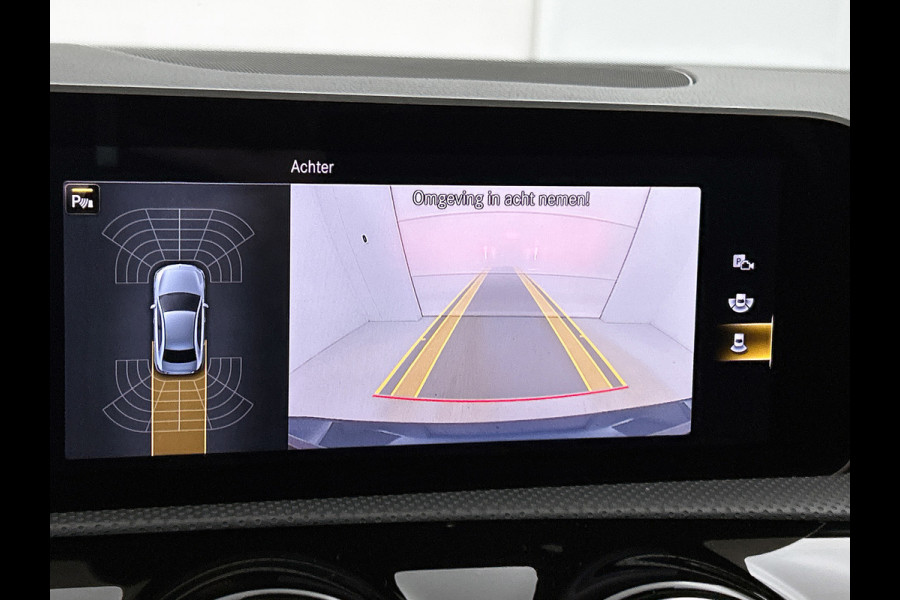 Mercedes-Benz A-Klasse 200 Premium Plus AMG-Line(Dealer OndH, Panorama, Sfeer-Verlichting, Navi, StoelV, Climate Con, Etc)