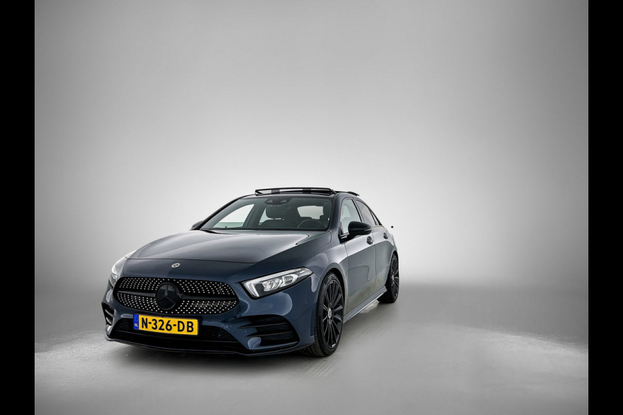 Mercedes-Benz A-Klasse 200 Premium Plus AMG-Line(Dealer OndH, Panorama, Sfeer-Verlichting, Navi, StoelV, Climate Con, Etc)