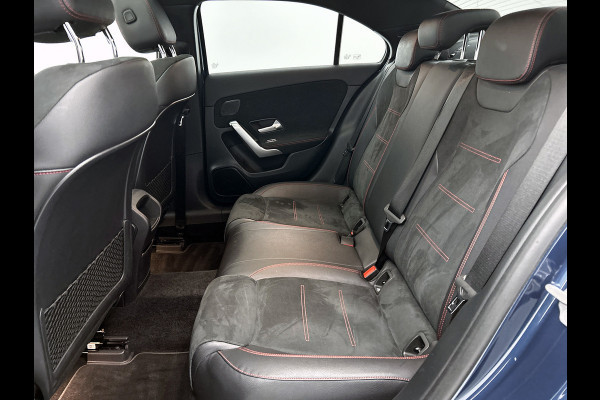 Mercedes-Benz A-Klasse 200 Premium Plus AMG-Line(Dealer OndH, Panorama, Sfeer-Verlichting, Navi, StoelV, Climate Con, Etc)