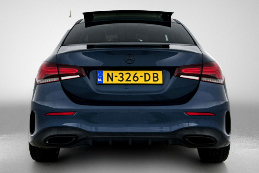 Mercedes-Benz A-Klasse 200 Premium Plus AMG-Line(Dealer OndH, Panorama, Sfeer-Verlichting, Navi, StoelV, Climate Con, Etc)