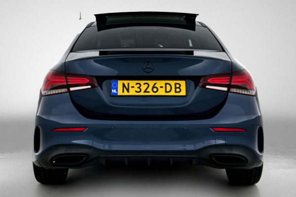 Mercedes-Benz A-Klasse 200 Premium Plus AMG-Line(Dealer OndH, Panorama, Sfeer-Verlichting, Navi, StoelV, Climate Con, Etc)