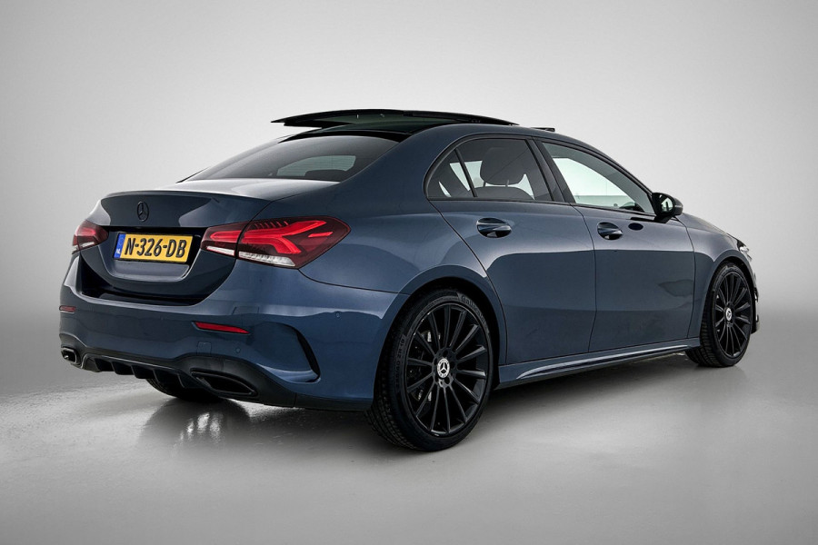 Mercedes-Benz A-Klasse 200 Premium Plus AMG-Line(Dealer OndH, Panorama, Sfeer-Verlichting, Navi, StoelV, Climate Con, Etc)