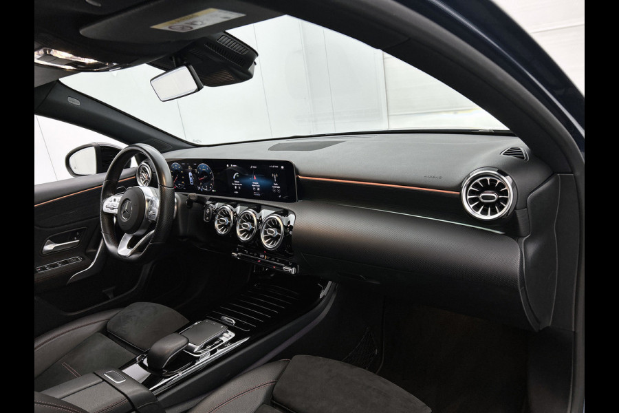 Mercedes-Benz A-Klasse 200 Premium Plus AMG-Line(Dealer OndH, Panorama, Sfeer-Verlichting, Navi, StoelV, Climate Con, Etc)