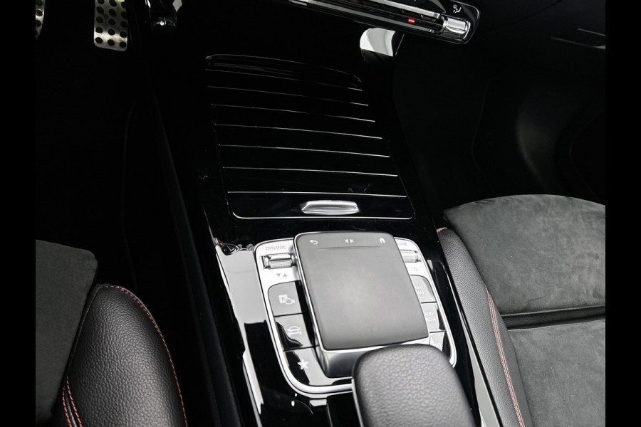 Mercedes-Benz A-Klasse 200 Premium Plus AMG-Line(Dealer OndH, Panorama, Sfeer-Verlichting, Navi, StoelV, Climate Con, Etc)