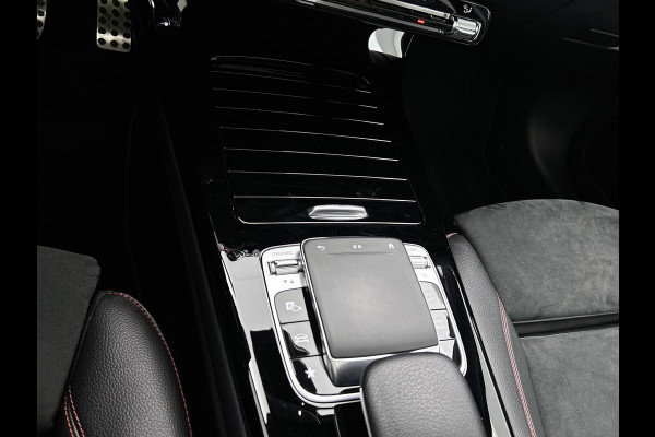 Mercedes-Benz A-Klasse 200 Premium Plus AMG-Line(Dealer OndH, Panorama, Sfeer-Verlichting, Navi, StoelV, Climate Con, Etc)
