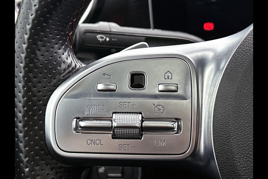 Mercedes-Benz A-Klasse 200 Premium Plus AMG-Line(Dealer OndH, Panorama, Sfeer-Verlichting, Navi, StoelV, Climate Con, Etc)