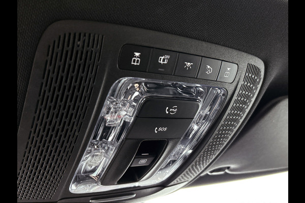 Mercedes-Benz A-Klasse 200 Premium Plus AMG-Line(Dealer OndH, Panorama, Sfeer-Verlichting, Navi, StoelV, Climate Con, Etc)