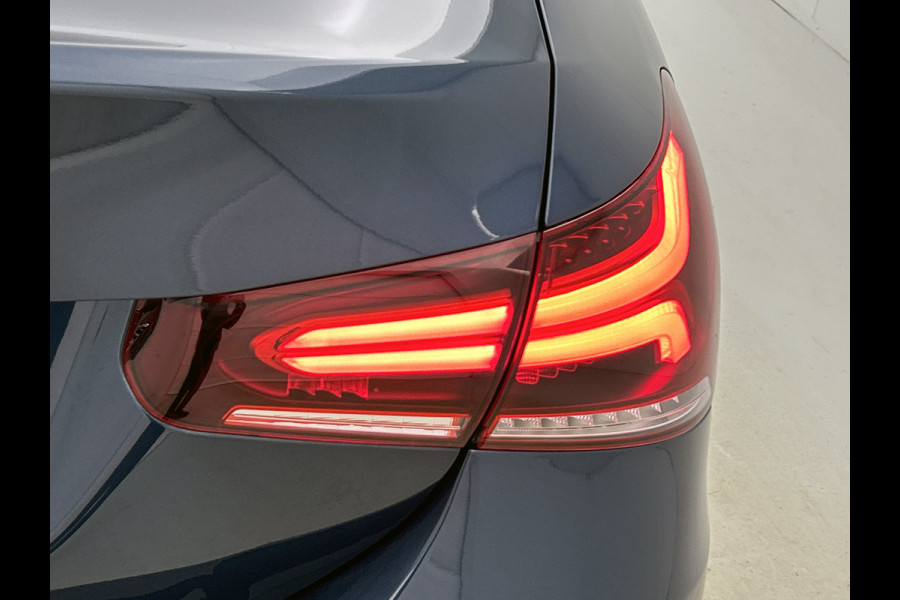 Mercedes-Benz A-Klasse 200 Premium Plus AMG-Line(Dealer OndH, Panorama, Sfeer-Verlichting, Navi, StoelV, Climate Con, Etc)