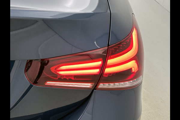 Mercedes-Benz A-Klasse 200 Premium Plus AMG-Line(Dealer OndH, Panorama, Sfeer-Verlichting, Navi, StoelV, Climate Con, Etc)