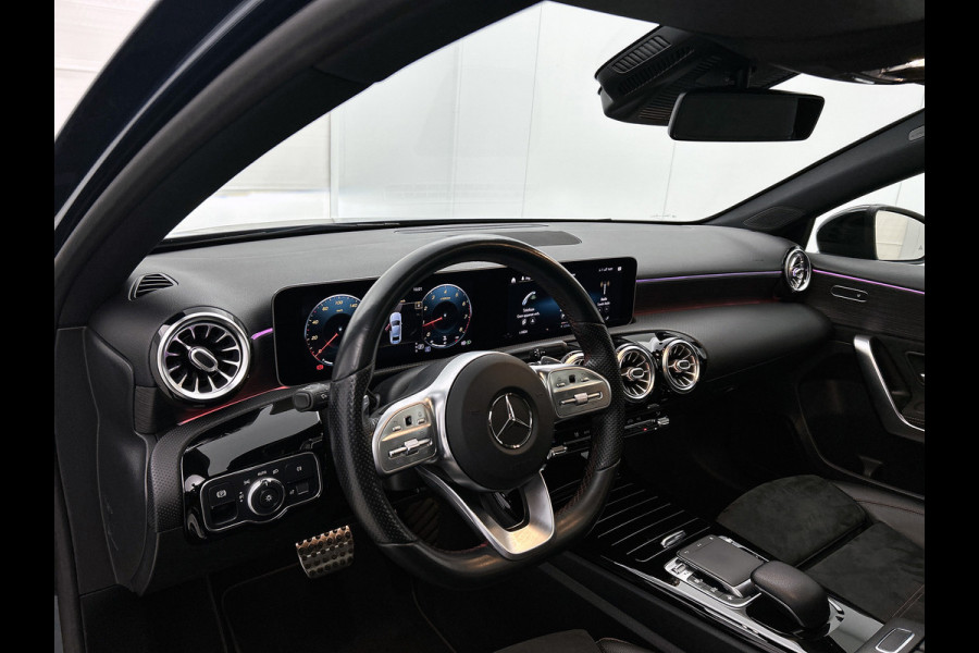Mercedes-Benz A-Klasse 200 Premium Plus AMG-Line(Dealer OndH, Panorama, Sfeer-Verlichting, Navi, StoelV, Climate Con, Etc)