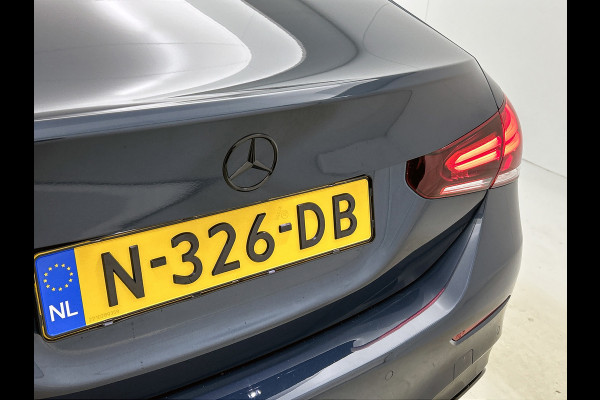 Mercedes-Benz A-Klasse 200 Premium Plus AMG-Line(Dealer OndH, Panorama, Sfeer-Verlichting, Navi, StoelV, Climate Con, Etc)
