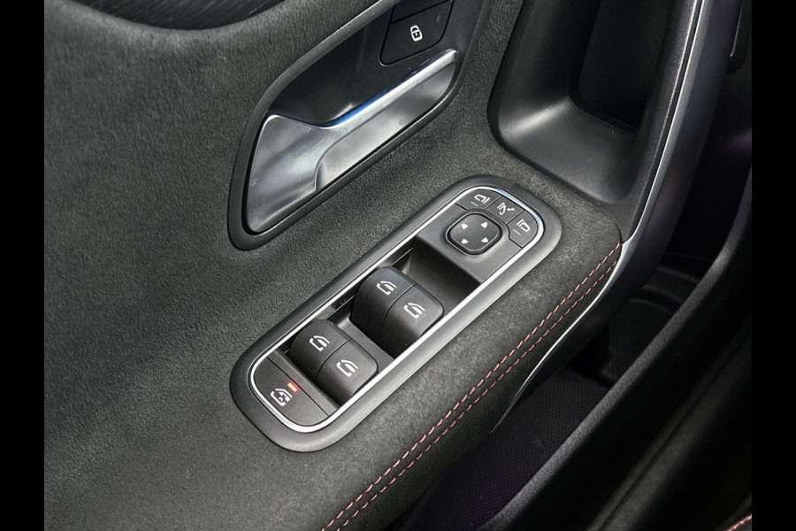 Mercedes-Benz A-Klasse 200 Premium Plus AMG-Line(Dealer OndH, Panorama, Sfeer-Verlichting, Navi, StoelV, Climate Con, Etc)