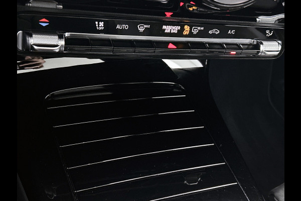 Mercedes-Benz A-Klasse 200 Premium Plus AMG-Line(Dealer OndH, Panorama, Sfeer-Verlichting, Navi, StoelV, Climate Con, Etc)