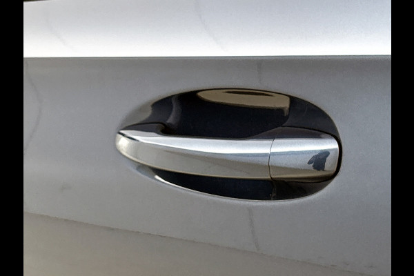 Mercedes-Benz A-Klasse 200 Premium Plus AMG-Line(Dealer OndH, Panorama, Sfeer-Verlichting, Navi, StoelV, Climate Con, Etc)