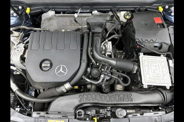Mercedes-Benz A-Klasse 200 Premium Plus AMG-Line(Dealer OndH, Panorama, Sfeer-Verlichting, Navi, StoelV, Climate Con, Etc)