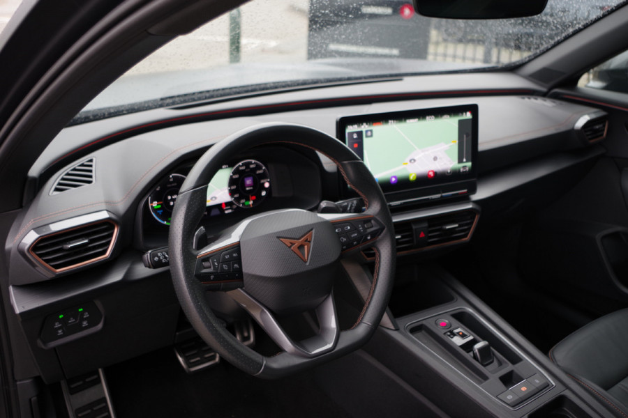 CUPRA Formentor 1.4 e-Hybrid 245 PK VZ Performance, Panoramadak, Leder, Memory, Winterpakket, Camera