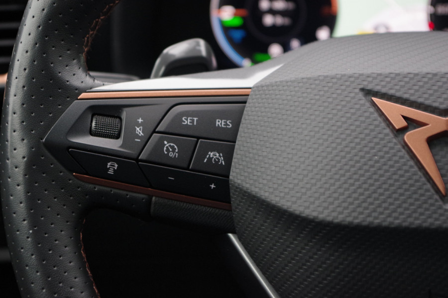 CUPRA Formentor 1.4 e-Hybrid 245 PK VZ Performance, Panoramadak, Leder, Memory, Winterpakket, Camera