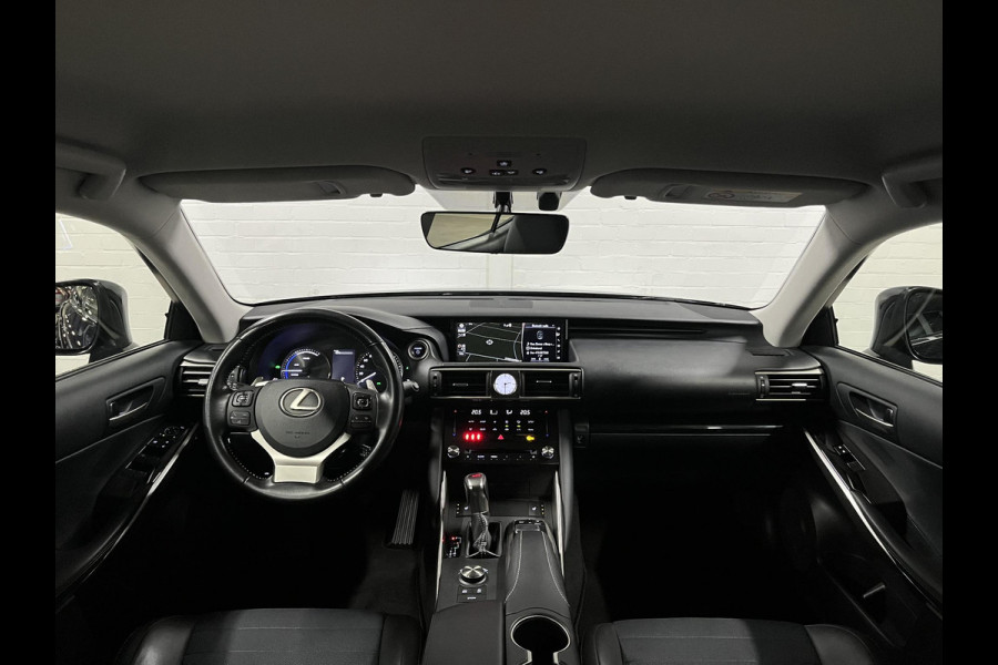 Lexus IS 300h Hybrid Business Line Cruise control | Stoelverwarming | Climate control | Leder/Stof | DAB | Navigatie