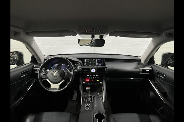 Lexus IS 300h Hybrid Business Line Cruise control | Stoelverwarming | Climate control | Leder/Stof | DAB | Navigatie