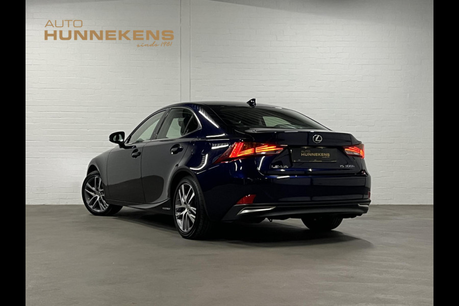 Lexus IS 300h Hybrid Business Line Cruise control | Stoelverwarming | Climate control | Leder/Stof | DAB | Navigatie