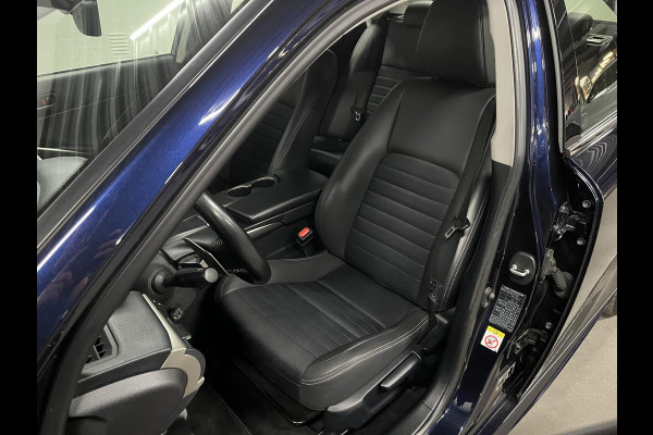 Lexus IS 300h Hybrid Business Line Cruise control | Stoelverwarming | Climate control | Leder/Stof | DAB | Navigatie