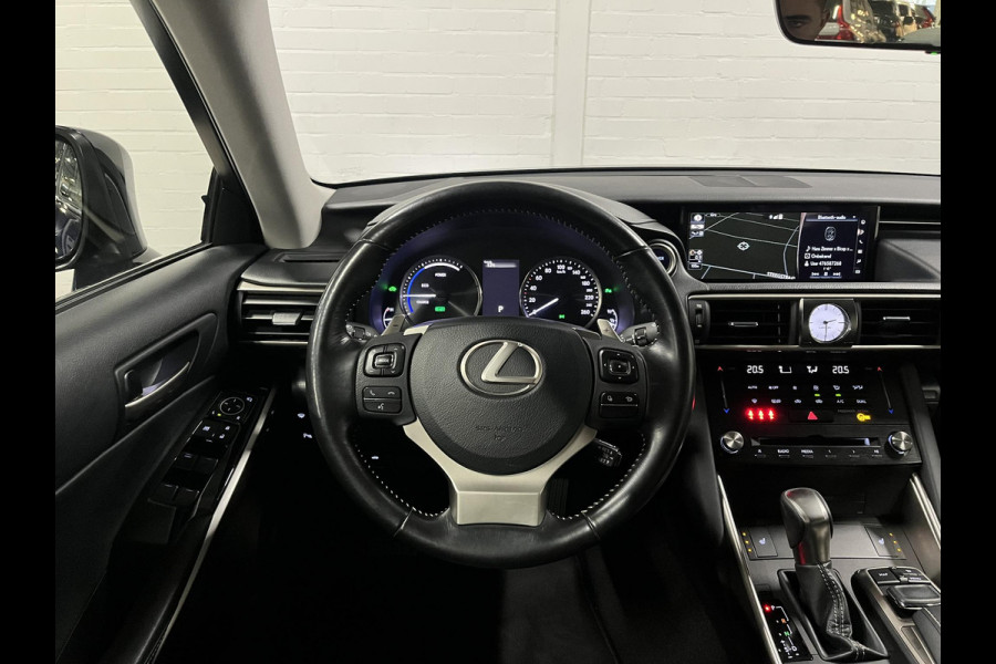Lexus IS 300h Hybrid Business Line Cruise control | Stoelverwarming | Climate control | Leder/Stof | DAB | Navigatie