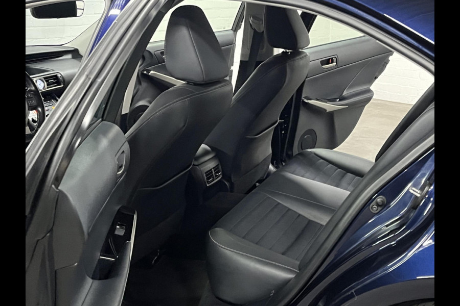 Lexus IS 300h Hybrid Business Line Cruise control | Stoelverwarming | Climate control | Leder/Stof | DAB | Navigatie