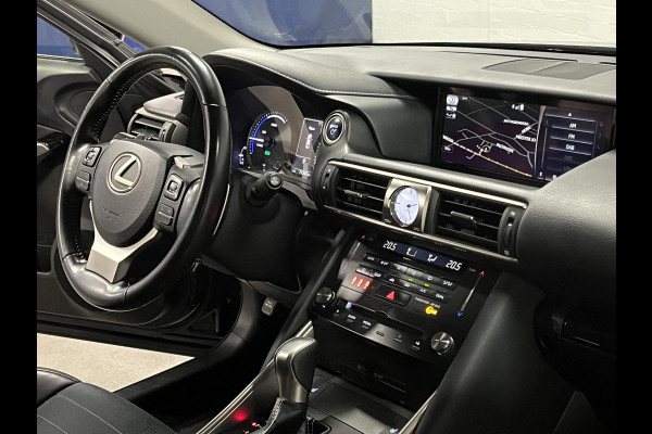 Lexus IS 300h Hybrid Business Line Cruise control | Stoelverwarming | Climate control | Leder/Stof | DAB | Navigatie