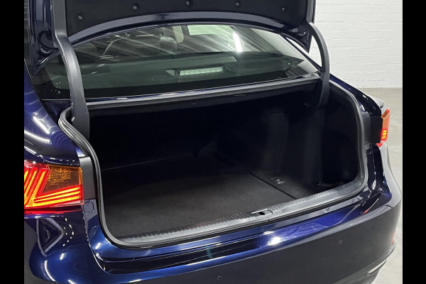 Lexus IS 300h Hybrid Business Line Cruise control | Stoelverwarming | Climate control | Leder/Stof | DAB | Navigatie